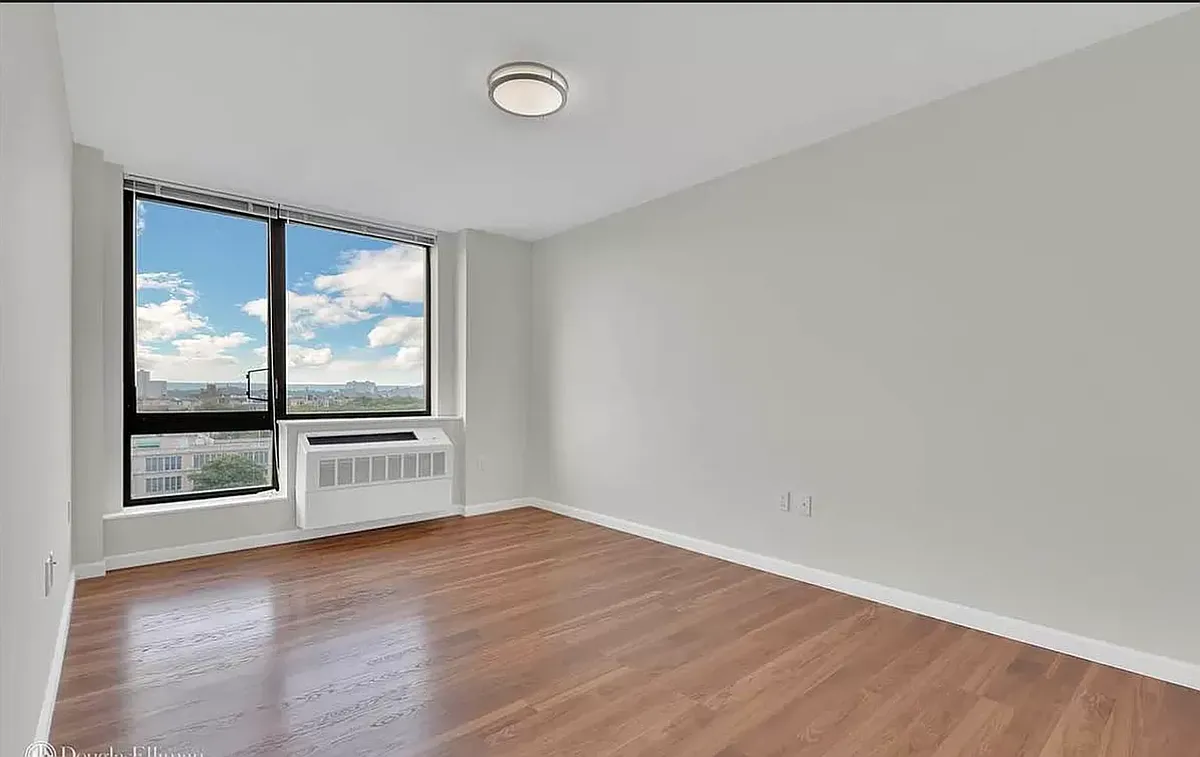 Building Photo - 2763 Morris Ave #206