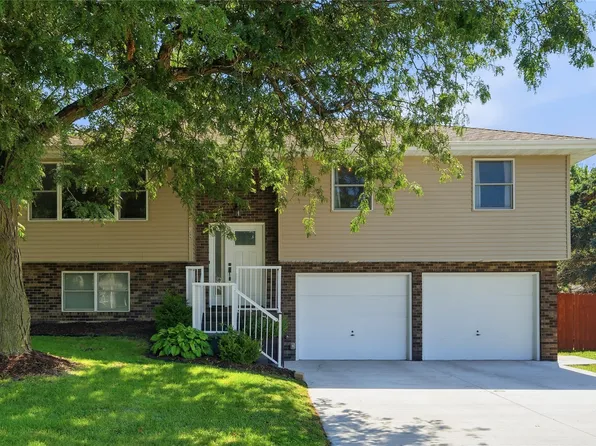 1306 Hazel St, Pella, IA 50219