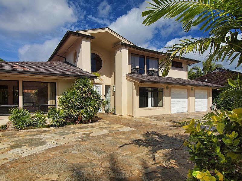 Front view of home