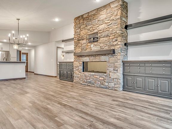 4th image of 1515 Blaines Way