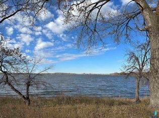 Teritorial Rd, Madison, SD 57042