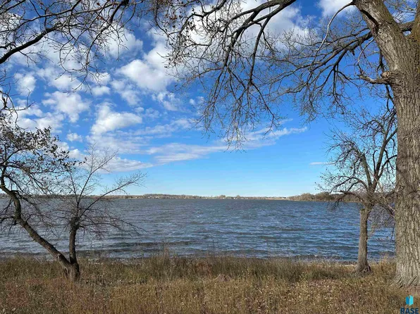 Teritorial Rd, Madison, SD 57042