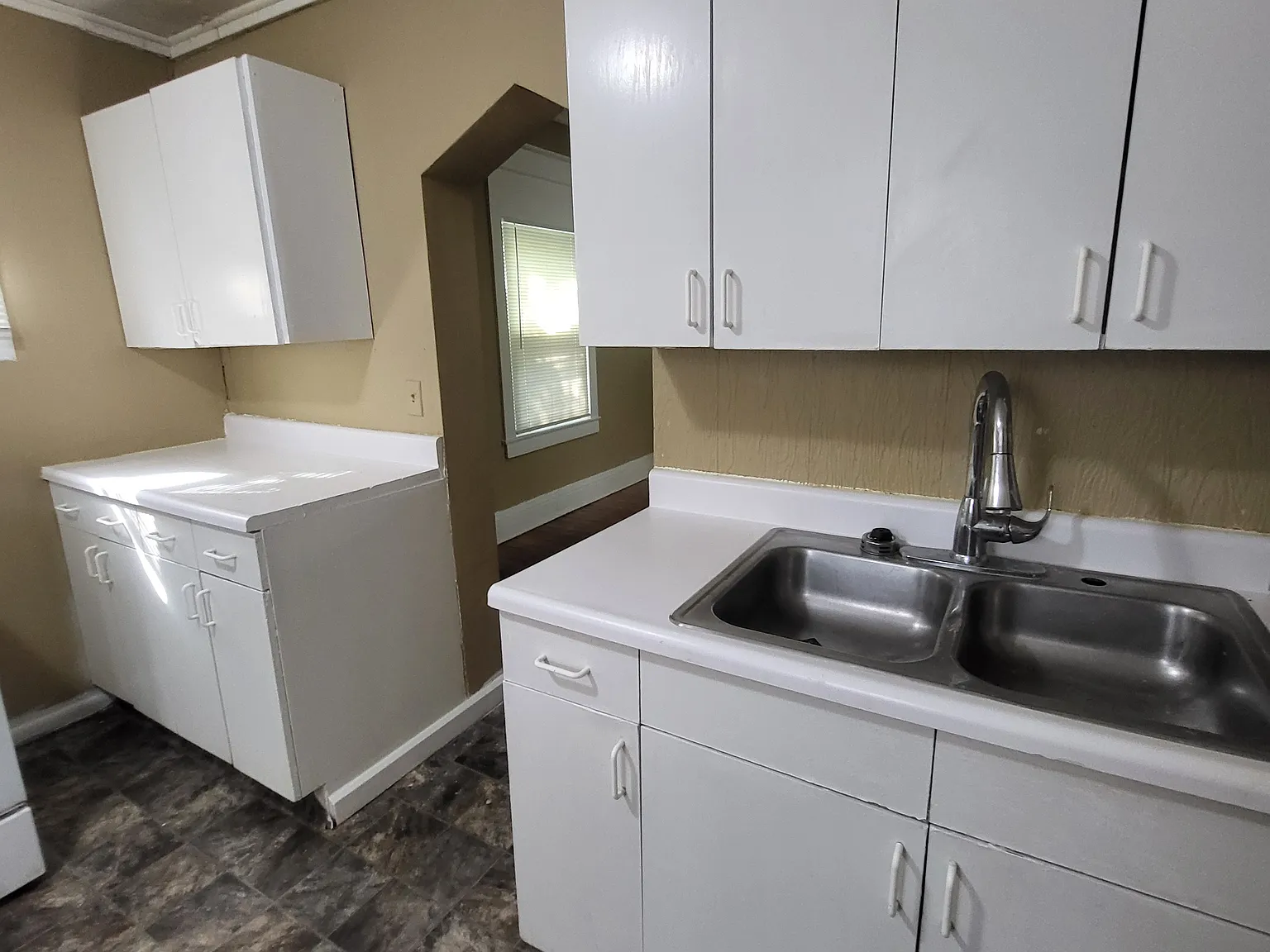 3 bed, 1124 sqft, $1,550 — Photo 2