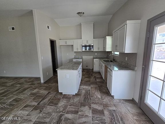 4th image of 13833 Flora Vista Ave