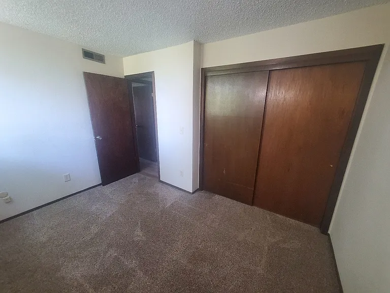 3146 Lakeside Dr #101 — Photo 2