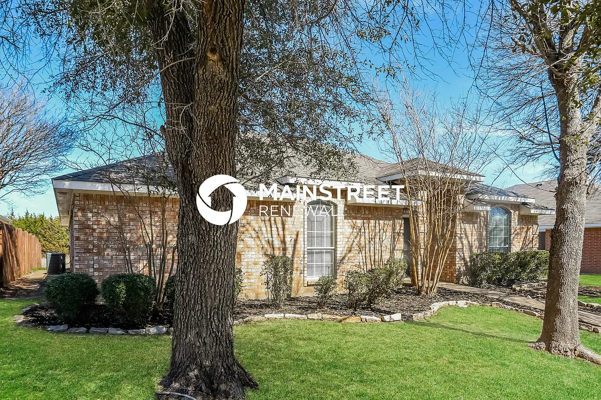 Front View - 1017 Glencrest Dr