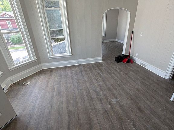 5th image of 2717 Van Buren St #3