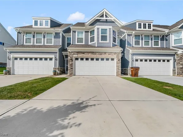 805 Dipper Ln #2, Aurora, OH 44202