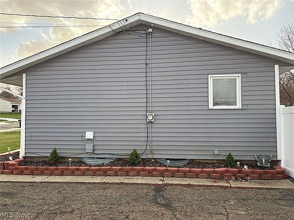 5th image of 15 Lincoln Dr