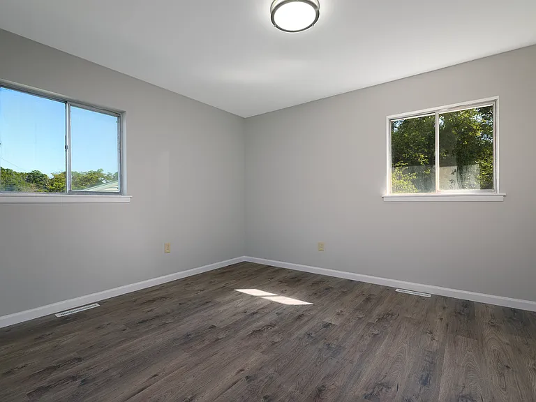 100 Truman St — Photo 13