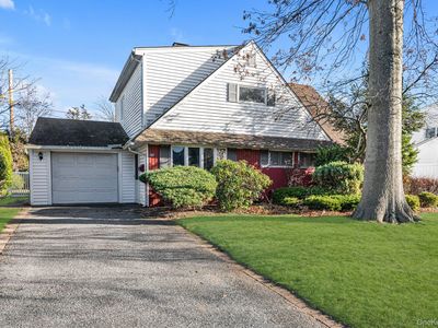 25 March Lane, Westbury, NY, 11590