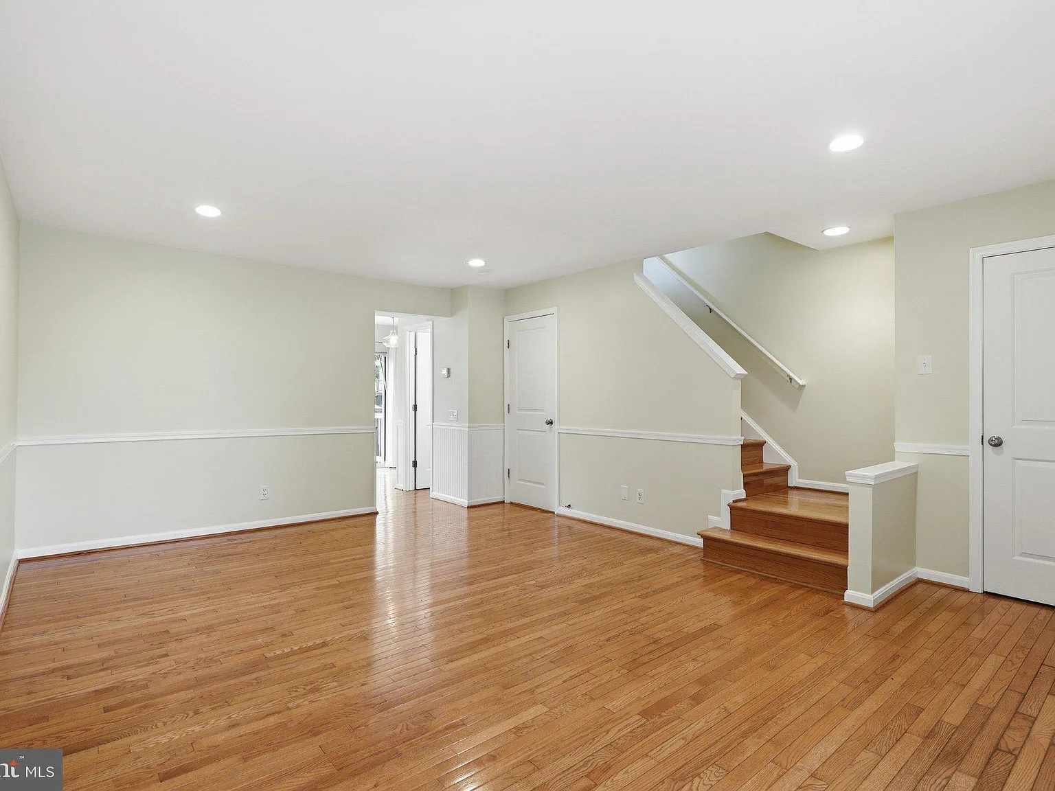3 bed, 1.5 bath, 1580 sqft, $2,300 — Photo 3