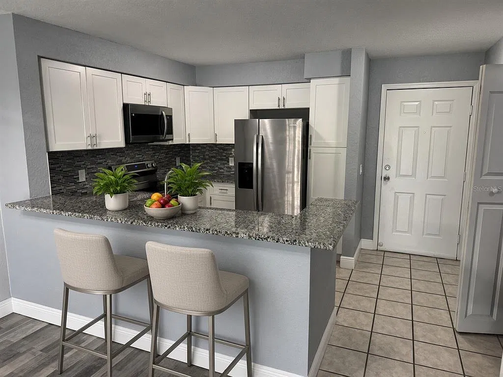 2 bed, 2.0 bath, 1020 sqft, $1,700 — Photo 3