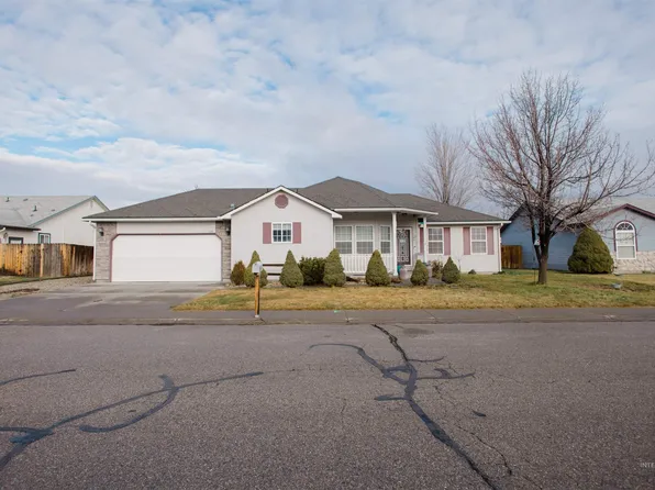 735 Kyle St, Mountain Home, ID 83647