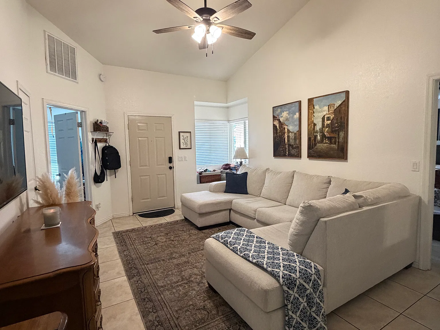 2 bed, 849 sqft, $1,550 — Photo 2