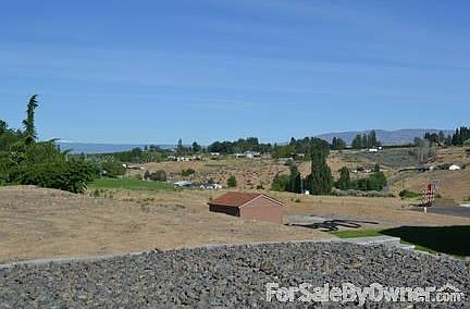5th image of 1705 W Yakima Ave