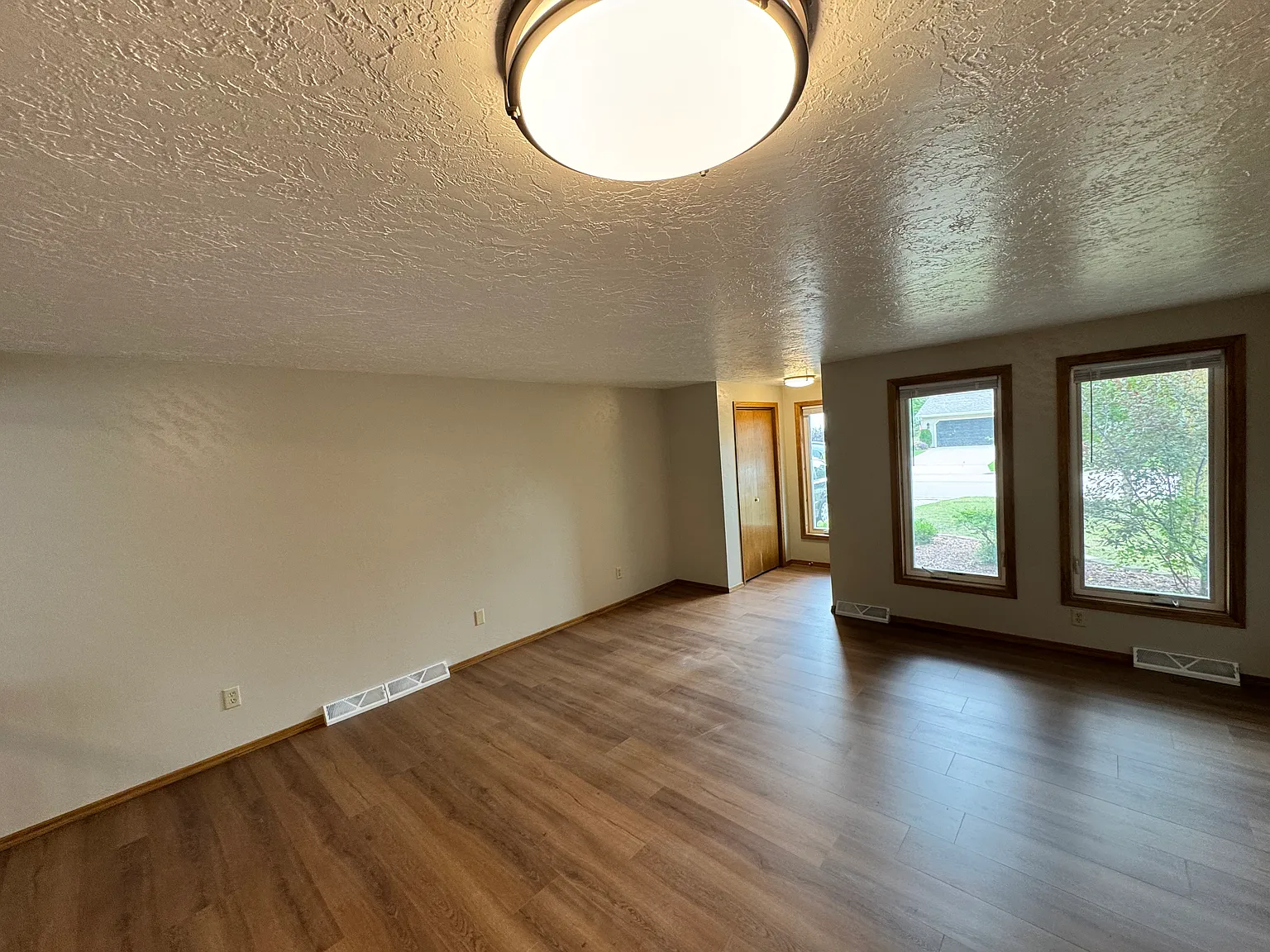 3 bed, 1786 sqft, $1,950 — Photo 3