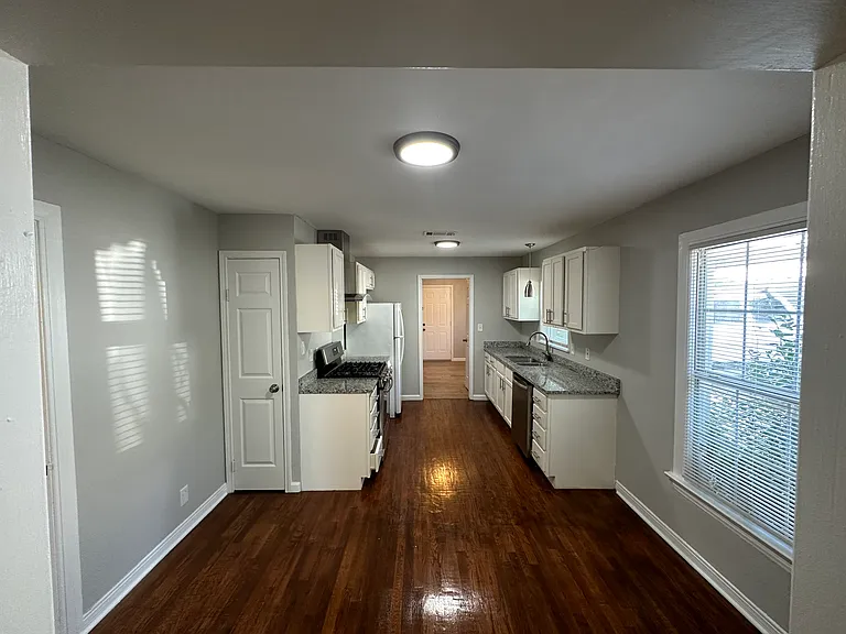2307 Douglas Ave — Photo 4