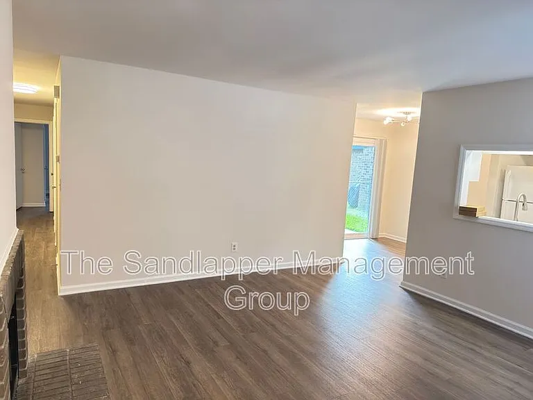 186 Dorchester Manor Blvd #B — Photo 8