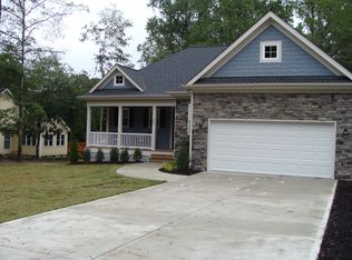 305 Lynwood Ln, Fuquay Varina, NC 27526