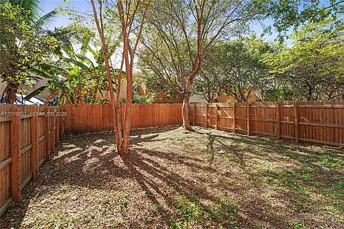 631 SW 10th St Photo 1