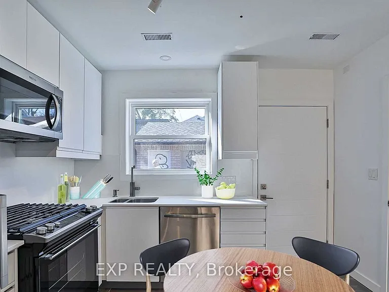 452 Montrose Ave #C — Photo 12