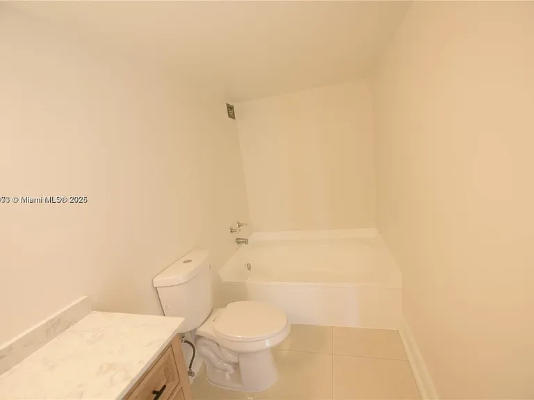 200 Leslie Dr #1124 — Photo 11