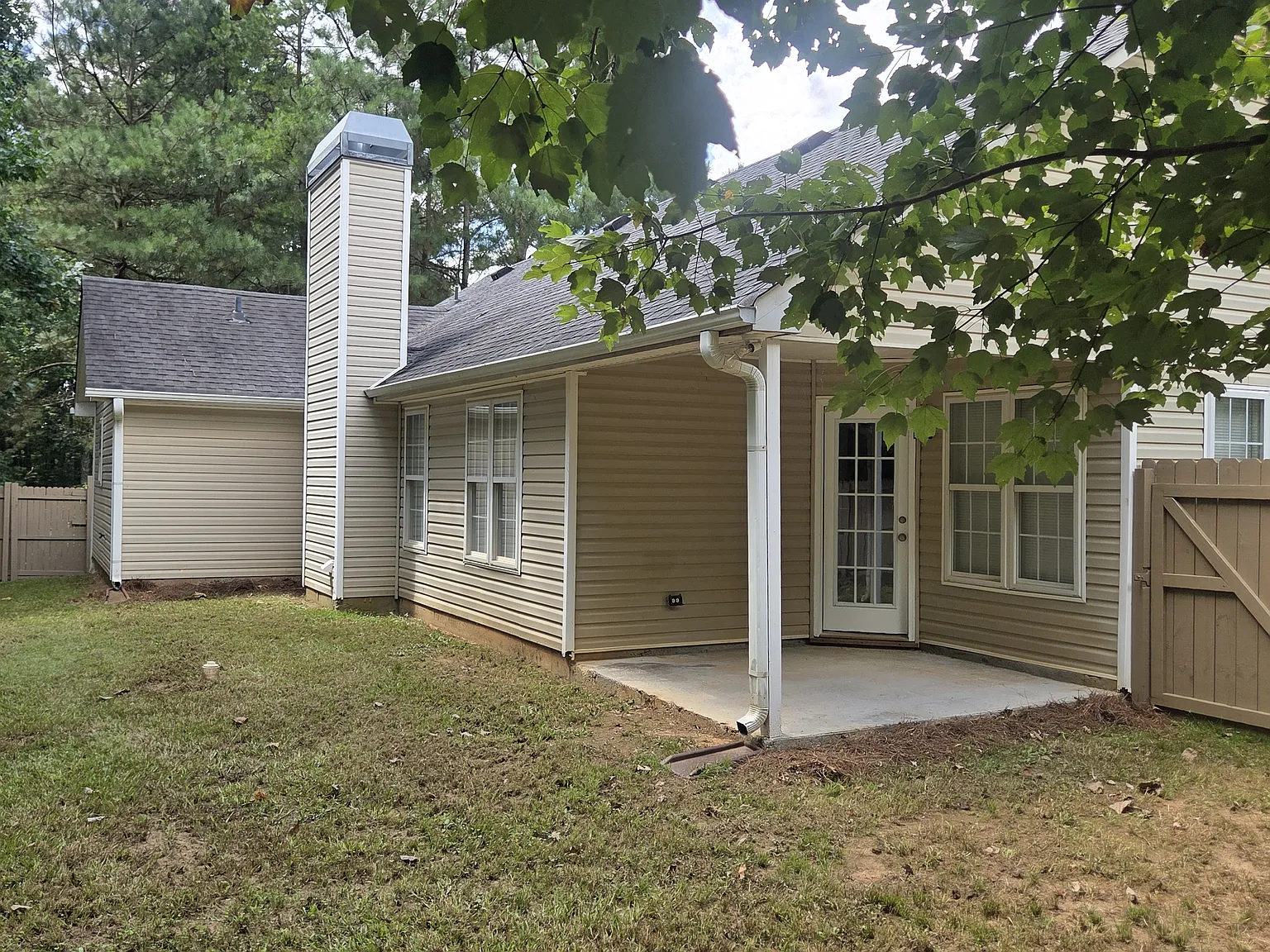 3 bed, 1435 sqft, $2,000 — Photo 3