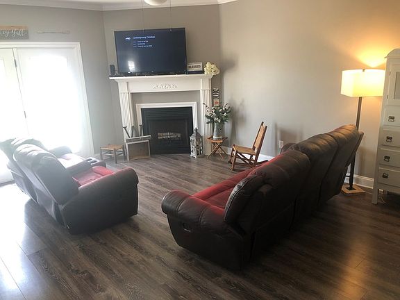 3rd image of 186 Deer Run Cir