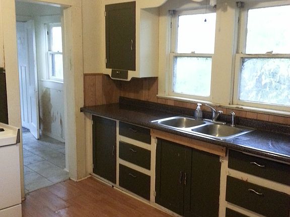 4th image of 203 N Stewart St