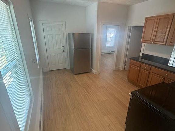 3rd image of 37 Harris Ave Floor 2