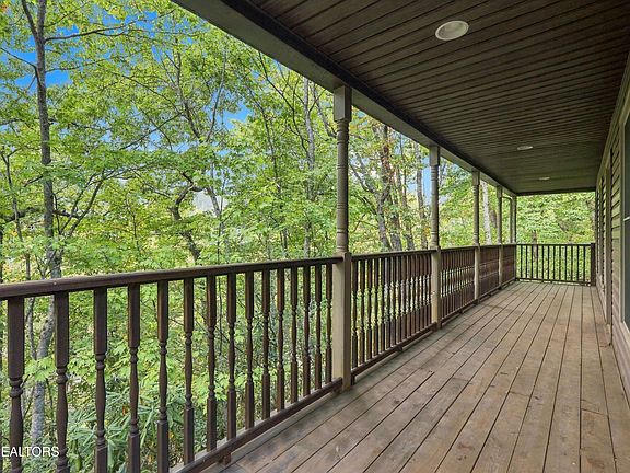 5th image of 521 Jefferson Rd
