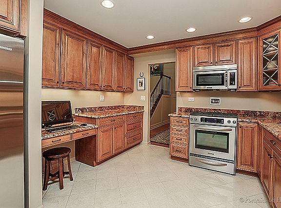 5th image of 1126 Creekside Dr