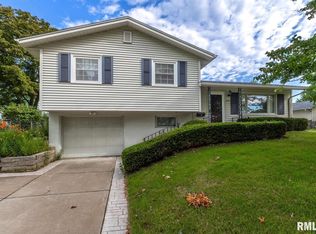 1922 Valley Vista Dr, Bettendorf, IA 52722