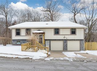 917 NW Valley Ln, Riverside, MO 64150