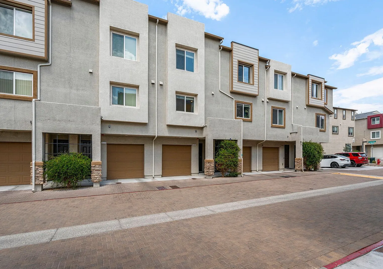 Two Bedroom Townhouse for Rent — Photo 1