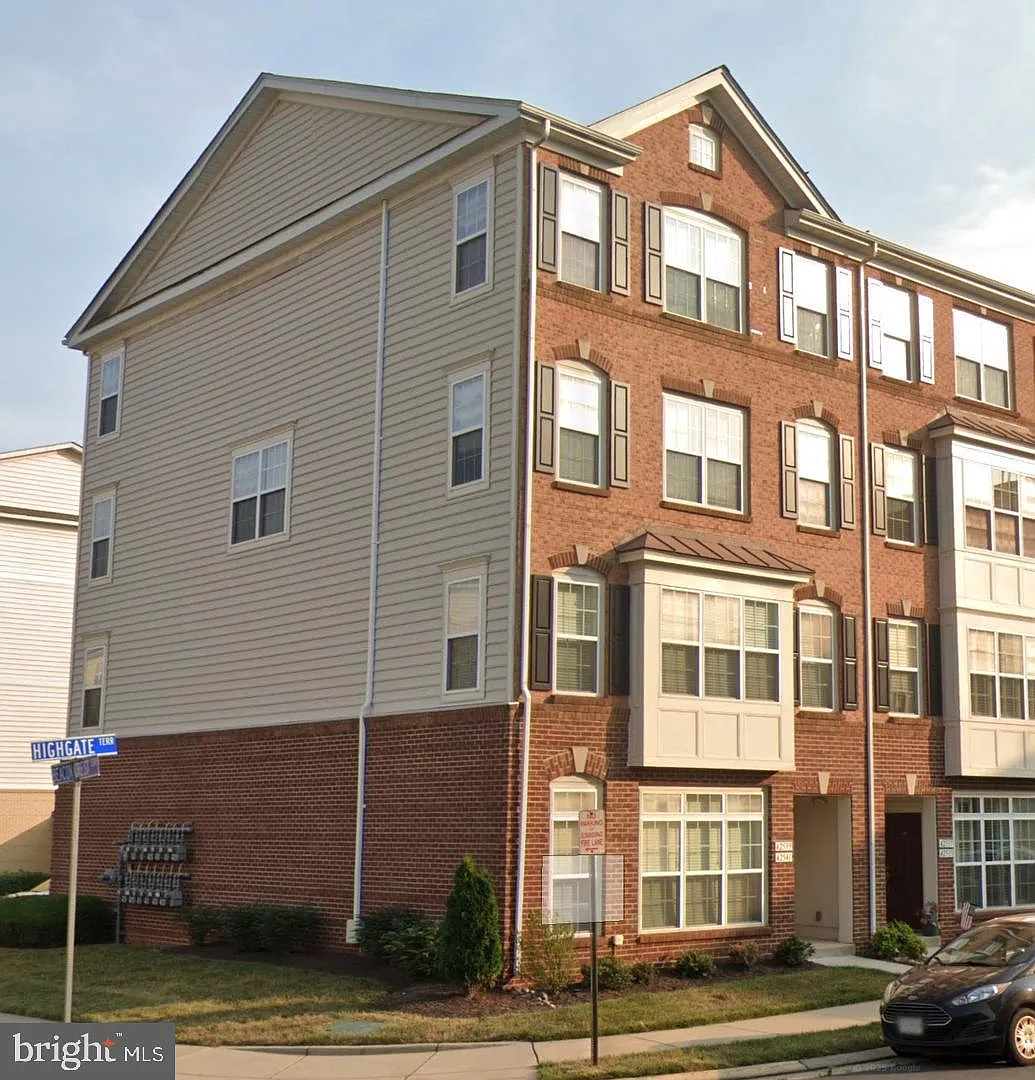 Residences At Brambleton — Photo 1