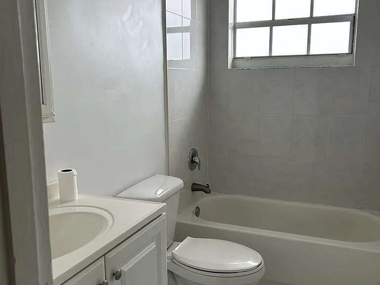 575 SW 57th Ave #3 — Photo 9