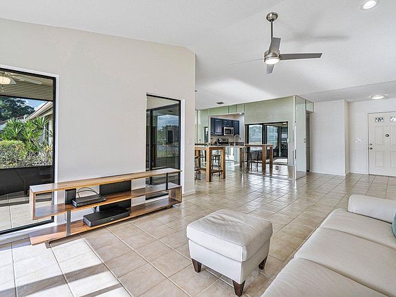 5th image of 5543 Parkwalk Cir E