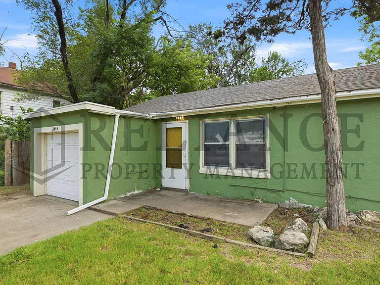 2464 S Washington Ave — Photo 3