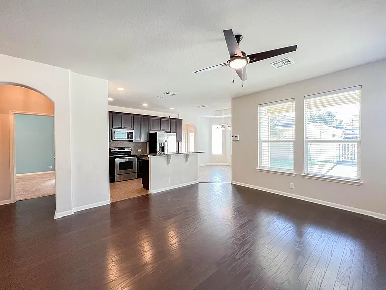921 Heritage Springs Trl — Photo 6