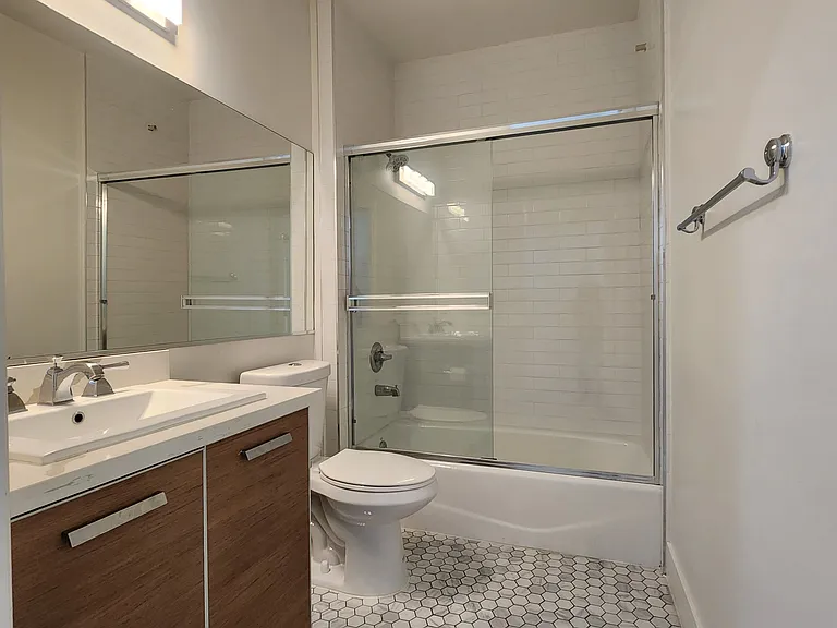 147 S Doheny Dr #102 — Photo 8