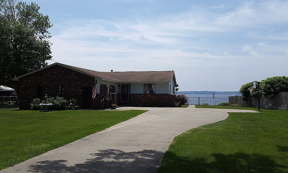 1st image of 2463 Memorial Dr