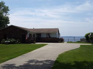 2463 Memorial Dr, Muskegon, MI 49445