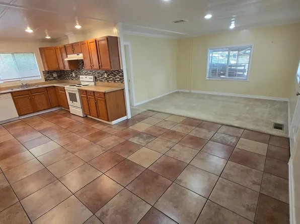 Summit Mobile Home Community, 24425 Woolsey Canyon Rd Space 143, Canoga Park, CA 91304