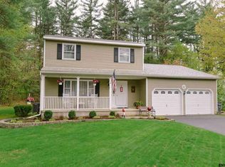 4 Stonehedge Dr, Wilton, NY 12831