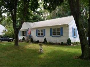 49 Peachtree Rd, North Kingstown, RI 02852
