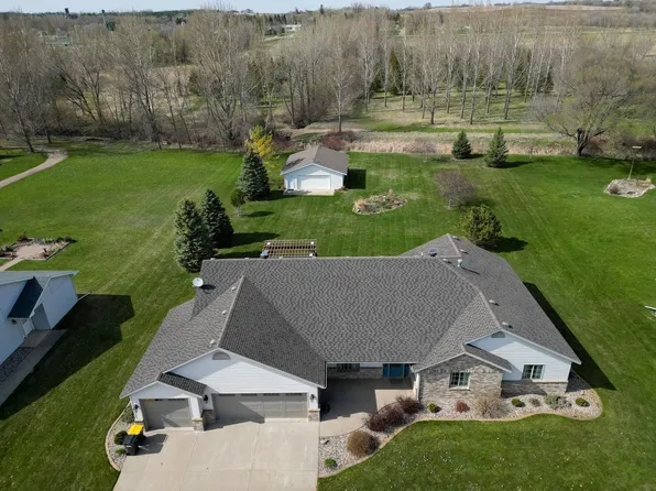 626 E 2nd St, Starbuck, MN 56381