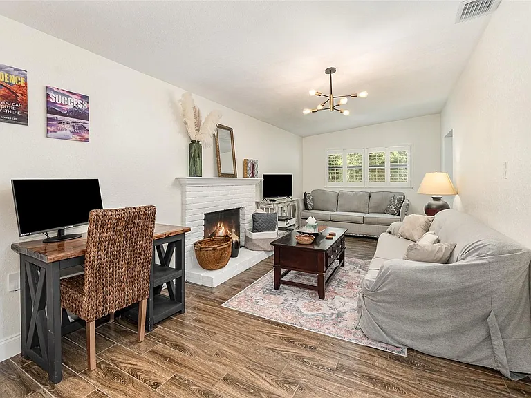 2721 E Marks St — Photo 5