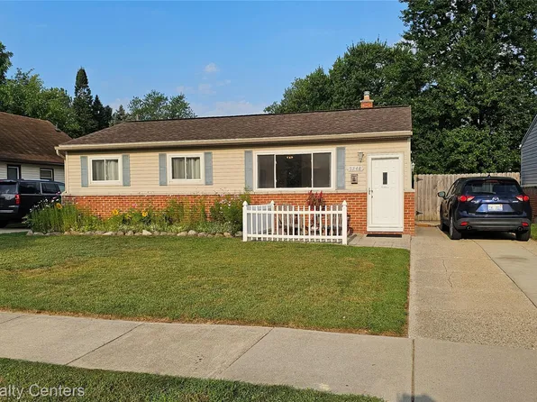 5248 Woodward St, Wayne, MI 48184